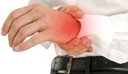 dor na articulação do punho com artrite e artrose