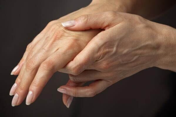 dor nas articulações dos dedos